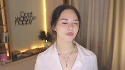 EleanoraMarton live cam on Cam4