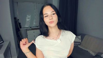 EleanoraMarton live cam on Cam4
