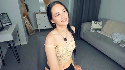 EleanoraMarton live cam on Cam4