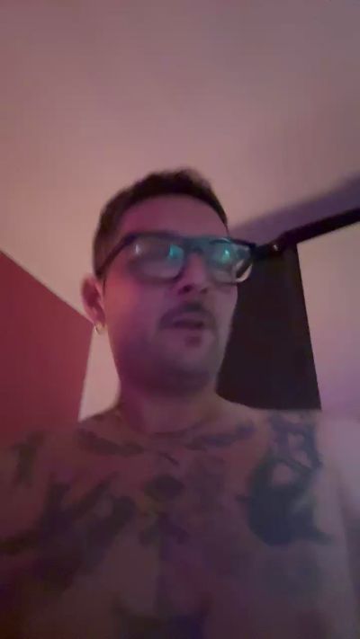 Elefantino18 live cam on Cam4