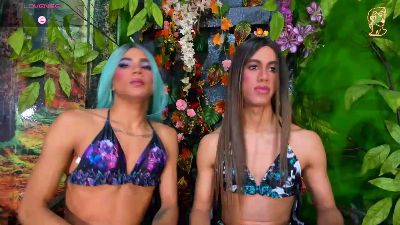 Elena_and_Julia live cam on Cam4