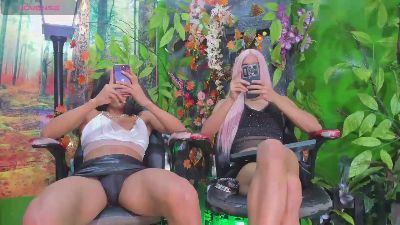 Elena_and_Julia live cam on Cam4