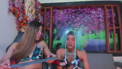 Elena_and_Julia live cam on Cam4