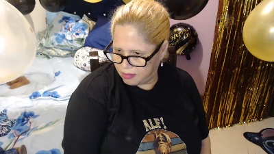 EliTaylor live cam on Cam4
