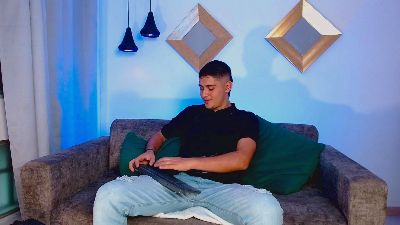ElianCruz live cam on Cam4