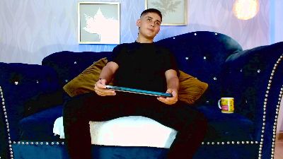 ElianCruz live cam on Cam4
