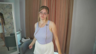 ElinoreOst live cam on Cam4