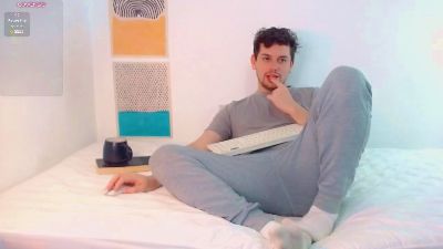 Elio_520 live cam on Cam4
