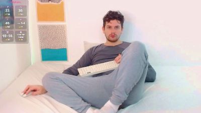 Elio_520 live cam on Cam4