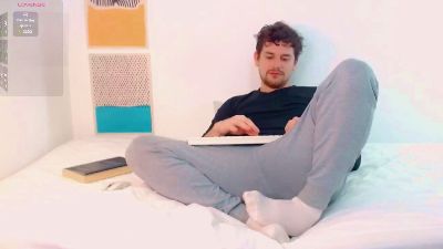 Elio_520 live cam on Cam4