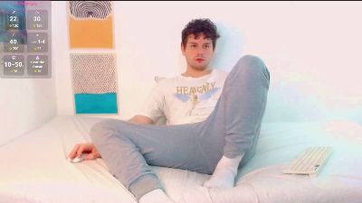 Elio_520 live cam on Cam4