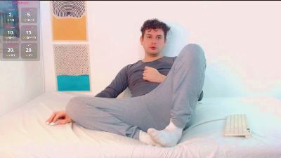 Elio_520 live cam on Cam4