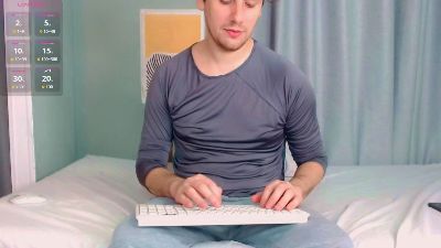Elio_520 live cam on Cam4