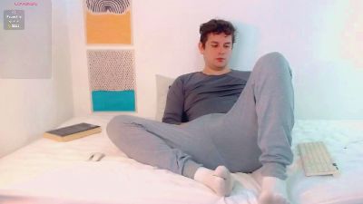 Elio_520 live cam on Cam4