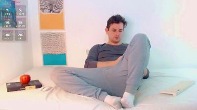 Elio_520 live cam on Cam4