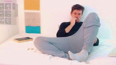 Elio_520 live cam on Cam4