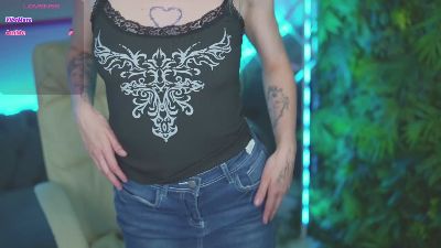 ElisWild live cam on Cam4