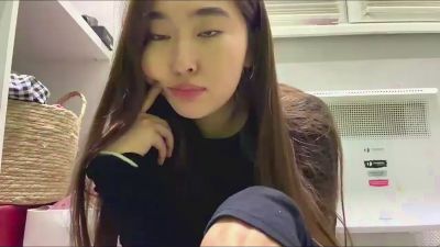 ElisabethSaade live cam on Cam4