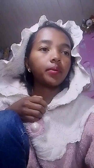 Elisah7 live cam on Cam4