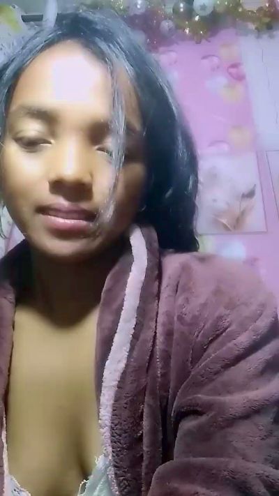 Elisah7 live cam on Cam4