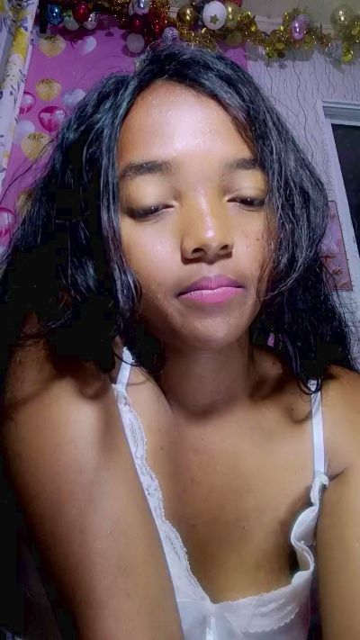 Elisah7 live cam on Cam4