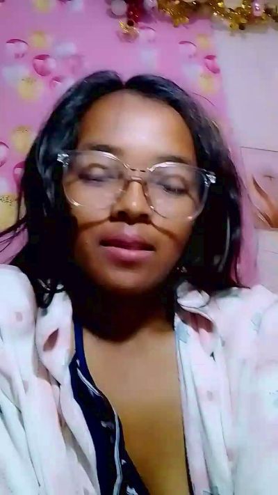Elisah7 live cam on Cam4