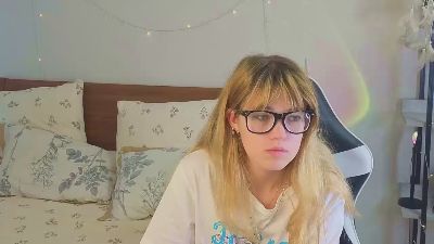 ElishaKebort live cam on Cam4
