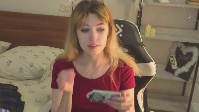 ElishaKebort live cam on Cam4