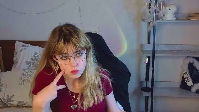 ElishaKebort live cam on Cam4