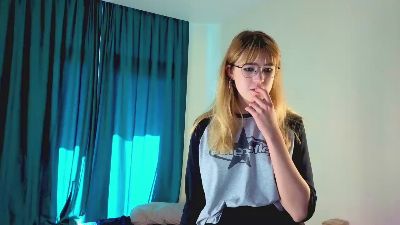 ElishaKebort live cam on Cam4