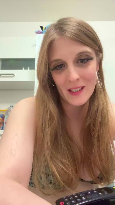 Ella_Milena live cam on Cam4