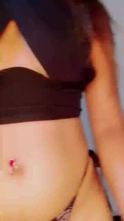 Ellah1 live cam on Cam4