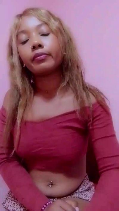 Ellah1 live cam on Cam4