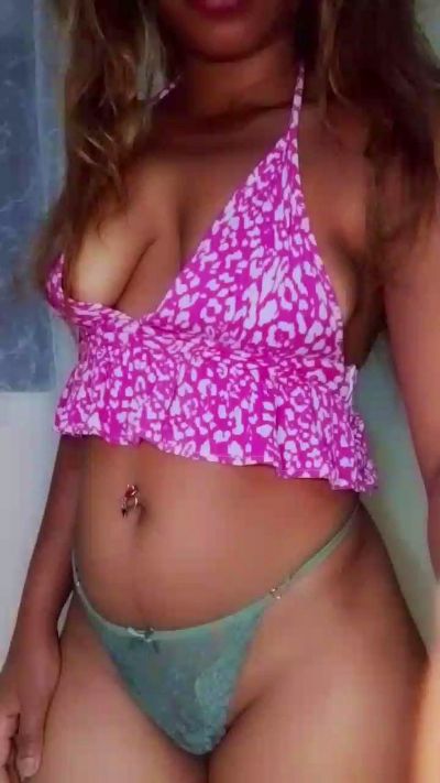 Ellah1 live cam on Cam4