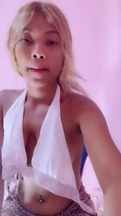 Ellah1 live cam on Cam4
