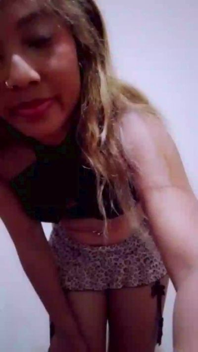 Ellah1 live cam on Cam4