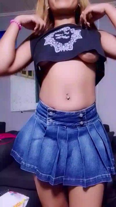 Ellah1 live cam on Cam4