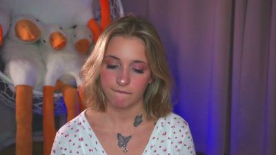 EllamaeWerley live cam on Cam4