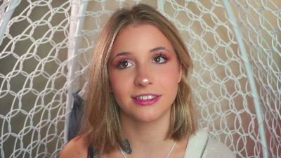 EllamaeWerley live cam on Cam4