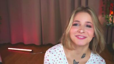 EllamaeWerley live cam on Cam4