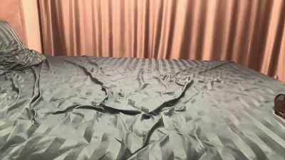 ElliWollard live cam on Cam4