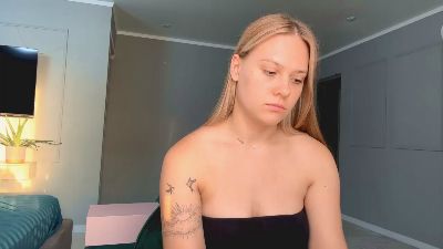 ElliWollard live cam on Cam4