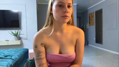 ElliWollard live cam on Cam4