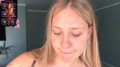 ElliWollard live cam on Cam4