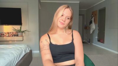 ElliWollard live cam on Cam4