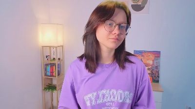 EllieManley live cam on Cam4