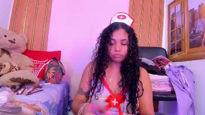 EllyBloom live cam on Cam4