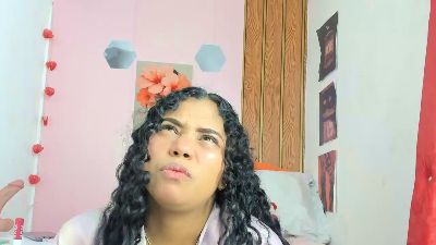 EllyBloom live cam on Cam4