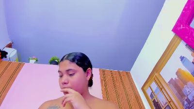 EllyBloom live cam on Cam4