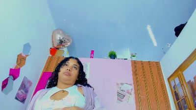 EllyBloom live cam on Cam4